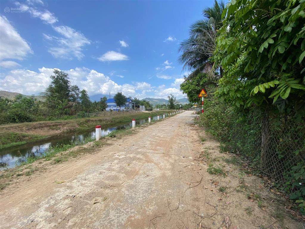 Đất mặt tiền quy hoạch 10m, chiều dài 100m mặt tiền đường. 11080m2