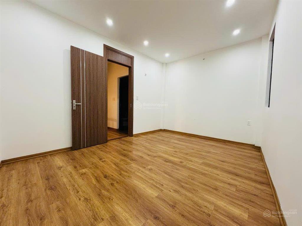 Giảm gần 2,3 tỷ nhà trương định, hoàng mai 57m² x 5 tầng mt 5m ngõ rộng, ô tô vào nhà,cách phố 100m