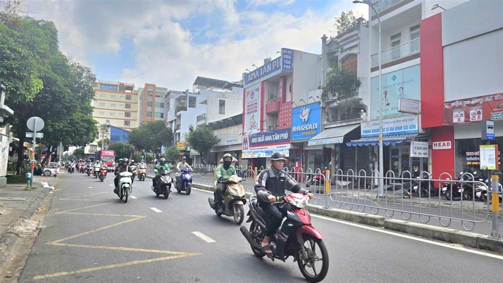 Nhà đẹp, 5.3x16.7m, 11 tỷ, hẻm 5m thông, nguyễn sơn, tân phú.