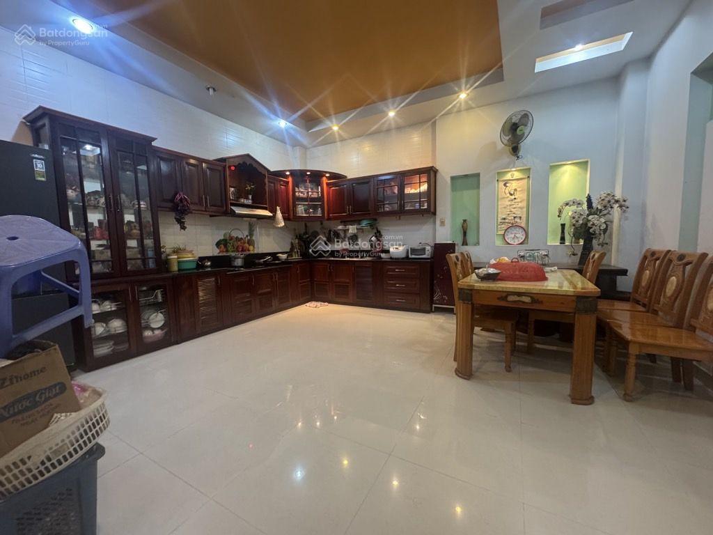 Nhà đẹp, 5.3x16.7m, 11 tỷ, hẻm 5m thông, nguyễn sơn, tân phú.