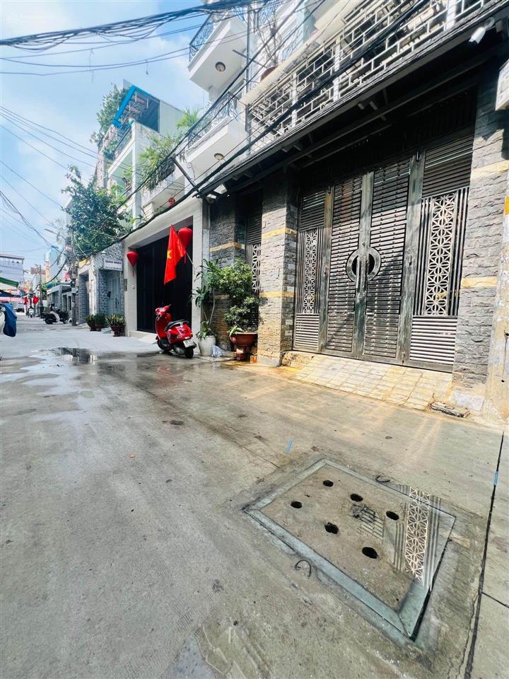 Hẻm 5m thông, 4 tầng, 5.5x17m, thoại ngọc hầu, tân phú, 11 tỷ.