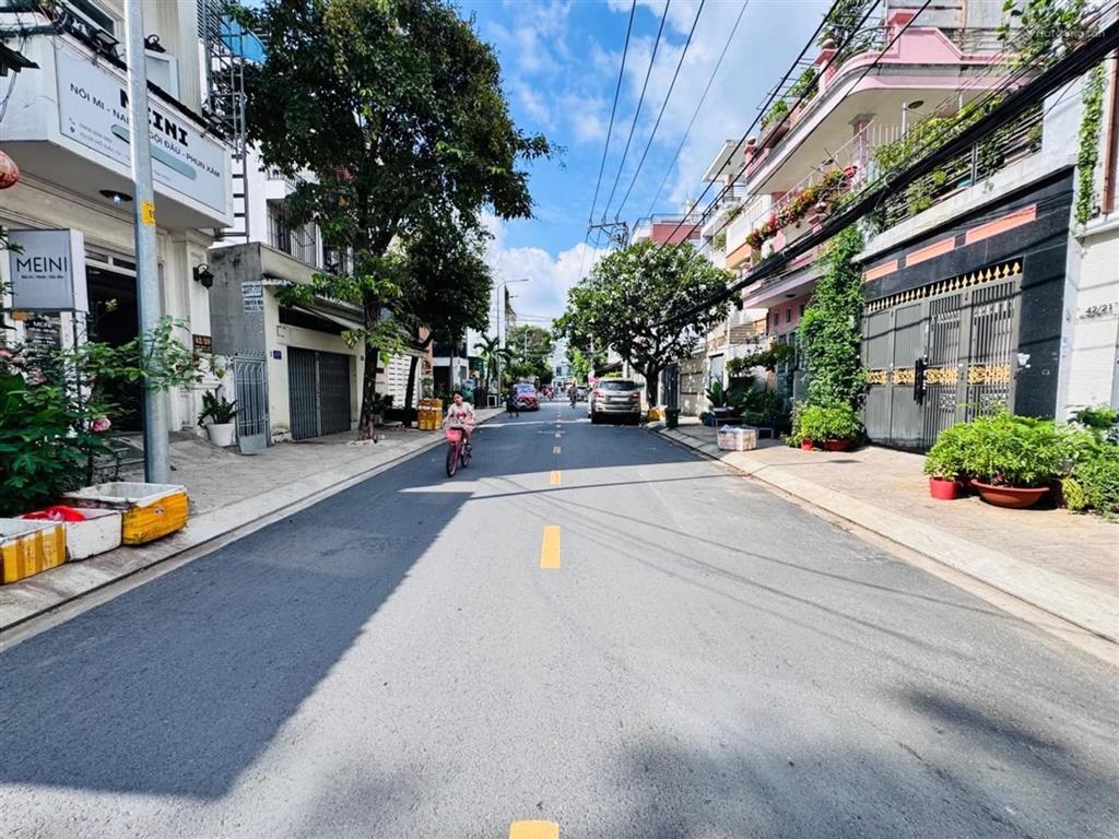 Biệt thự, 13x12m, hẻm 10m thông, lê trọng tấn, tân phú, 18 tỷ.