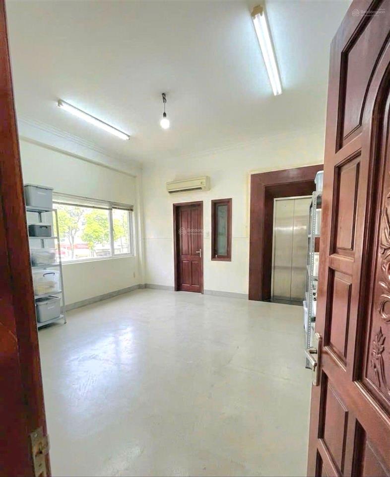 Nhà đẹp, 5x20m, thang máy, hẻm 8m, lê sát, tân phú, 12,x tỷ.