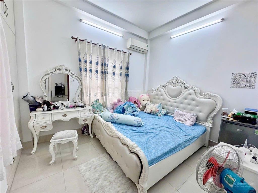 Nhà 3 tầng 101m2. nở hậu. chỉ 8,x tỷ. hxh thông 1/ phạm văn chiêu, p14, gò vấp. gần chợ thạch đà
