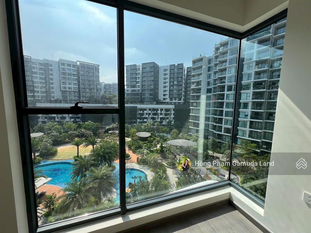 Centery 2 ngủ+, 96m2  block c3, tầng trung vừa tầm view hồ bơi trung tâm  hướng đông nam