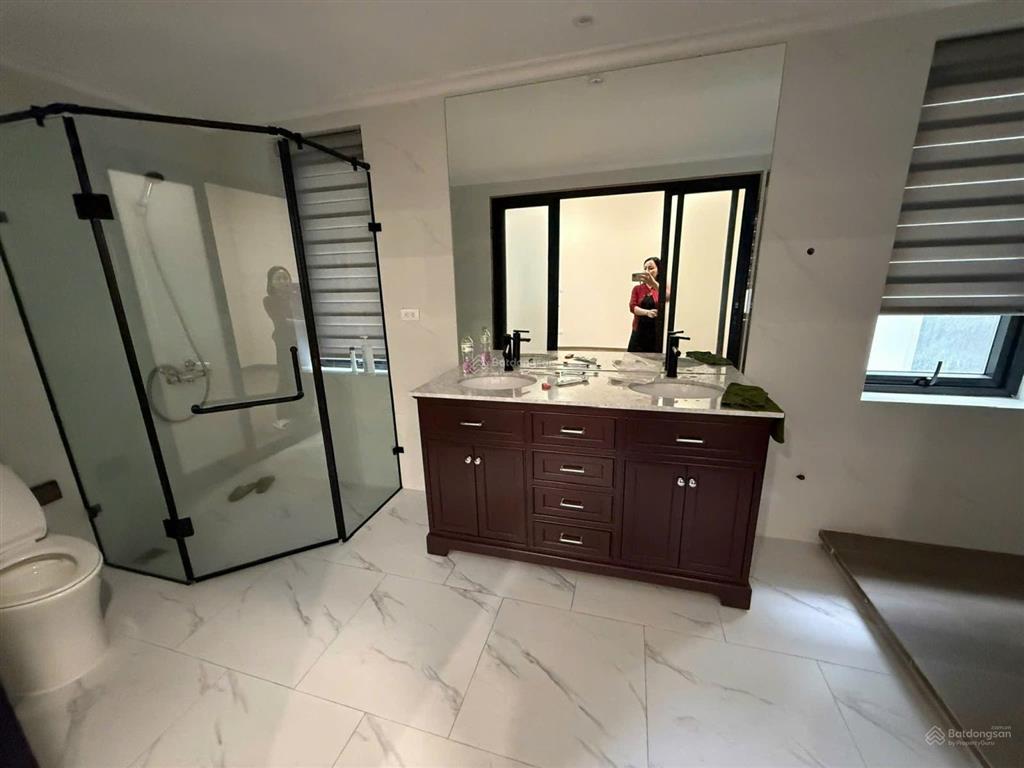 Chính chủ cần bán nhanh căn liền kề 100m2 vị trí đẹp full nội thất louis city hoàng mai.