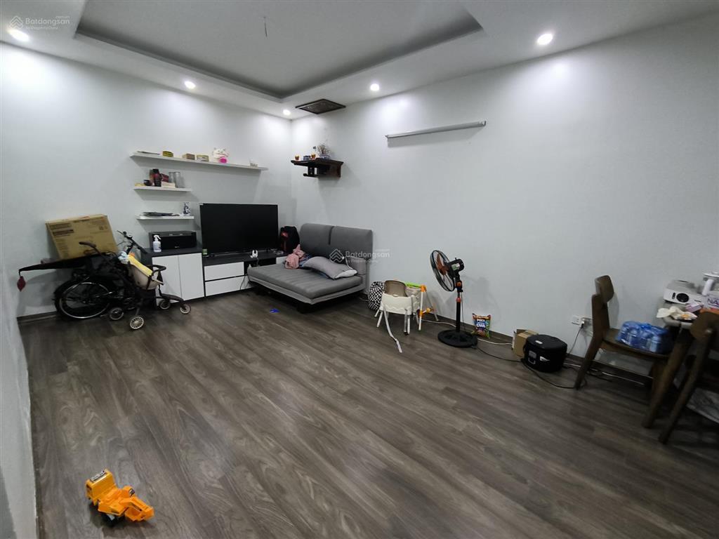 Cần bán căn 2 phòng ngủ toà tháp doanh nhân, tầng trung đẹp chỉ 3.35tỷ