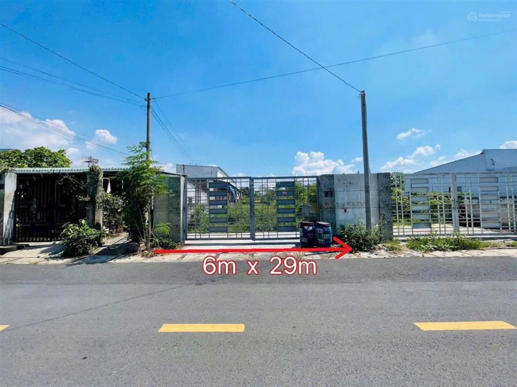 Cách chợ việt kiều 300m em bán lô đất 173m2, giá 650tr. sổ hồng riêng