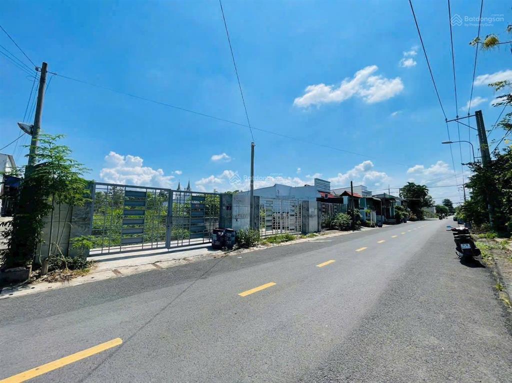 Cách chợ việt kiều 300m em bán lô đất 173m2, giá 650tr. sổ hồng riêng