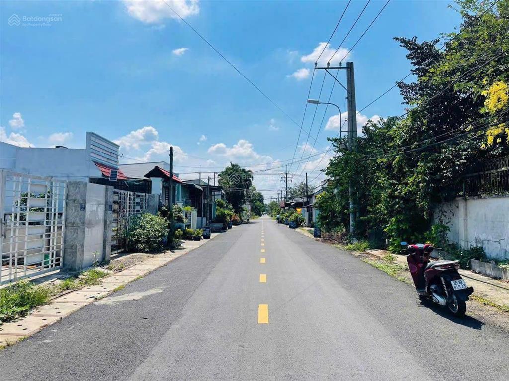 Cách chợ việt kiều 300m em bán lô đất 173m2, giá 650tr. sổ hồng riêng