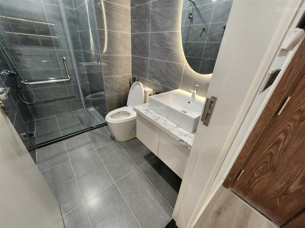 Cho thuê căn hộ center point  27 lê văn lương. 2pn, 70m2, giá 15triệu