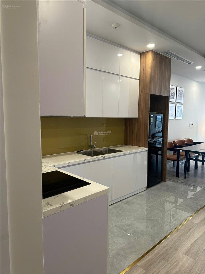 Cho thuê chung cư hà nội center point  27 lê văn lương. 3pn, 2wc. full nội thất. giá 18triệu/th