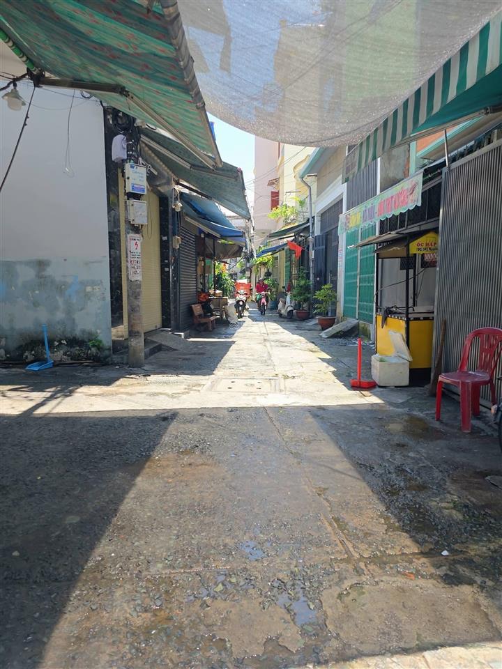Bán nhà hẻm đẹp tân sơn nhì tân phú 4x11 đúc btct 2 tầng 2 phòng giá 4,19 tỷ còn bớt