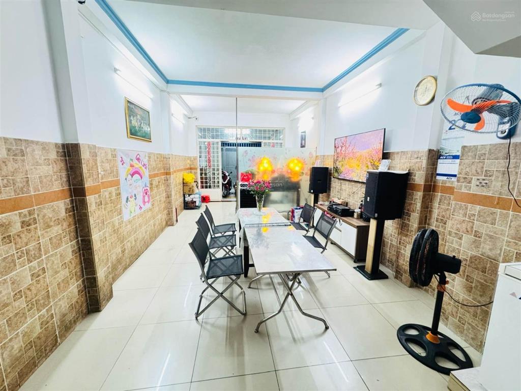 Ngay đh văn lang  dương quảng hàm  hxh thông sát mặt tiền  122m2 ( 4 x 30 )  chỉ 13.5 tỷ tl