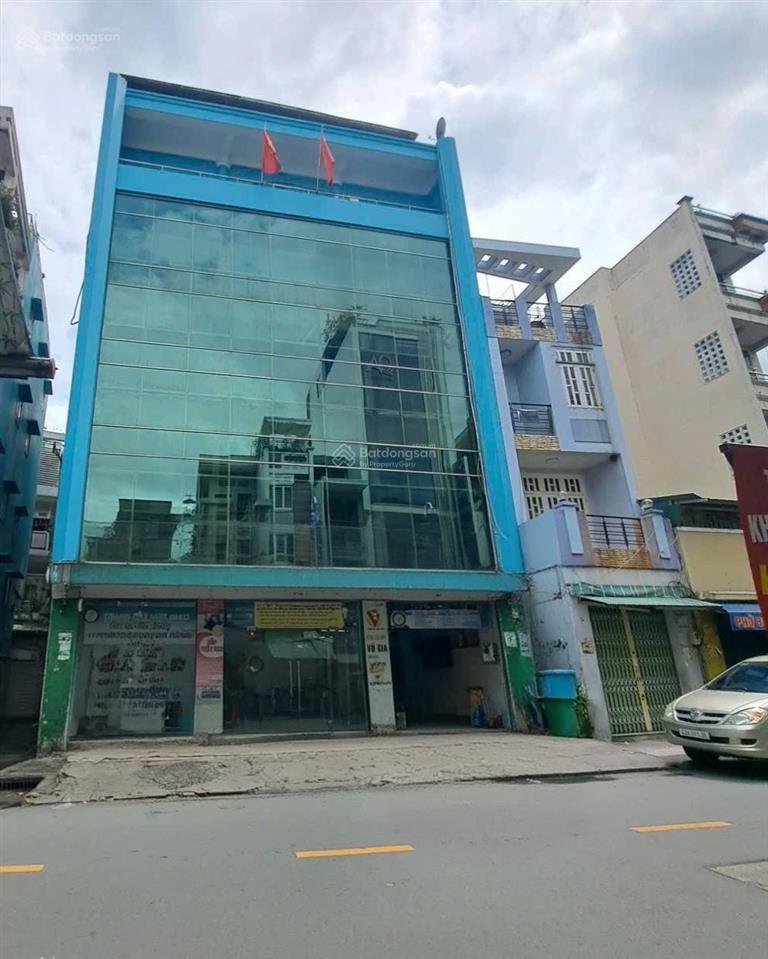 Bán nhà siêu vị trí mặt tiền trường sa tân bình 11x11m 4 tầng st giá 42 tỷ về 38 tỷ tl
