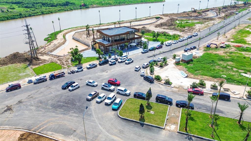 Sát chân cầu thăng long chỉ cần 2,7 tỷ sở hữu biệt thự song lập view hồ