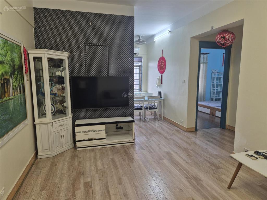 Nhà tầng 10, ct2b, 2pn, 1pk, 1 bếp, 1vs, 1 ban công, để lại toàn bộ trang thiết bị xịn, về ở ngay