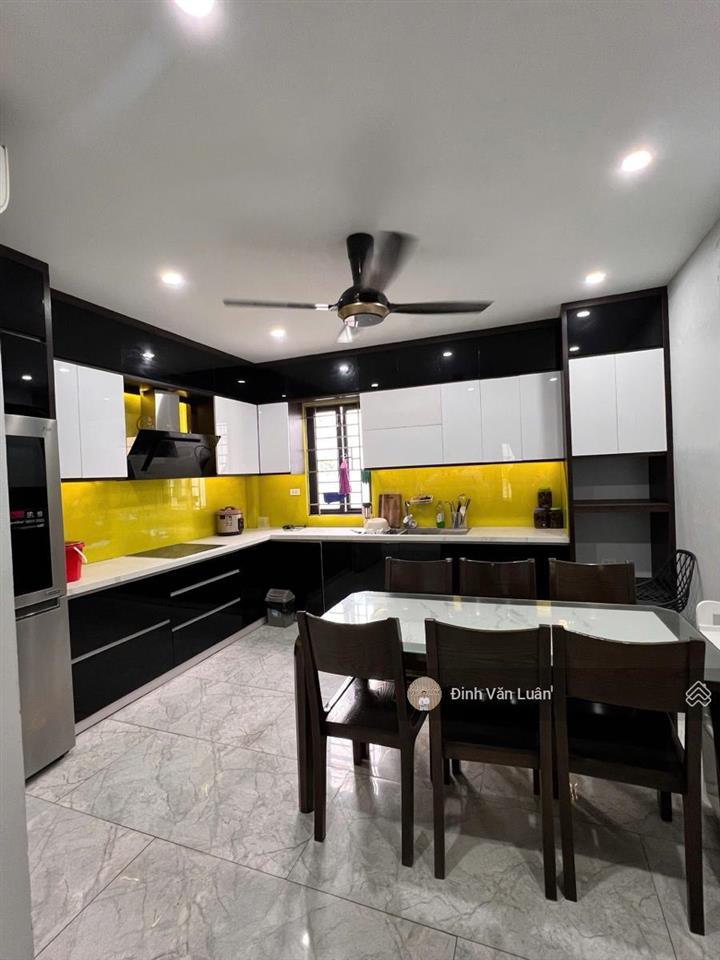 80m2, mt 7.2m x 9 tầng lô góc, đường pl 2 ô tô chạy vòng quanh, giá 35 tỷ