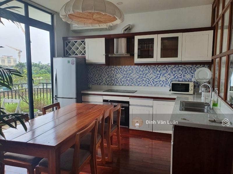 350m2, mt 12m, nở hậu nhẹ, giá 350 tỷ, mặt đường vip