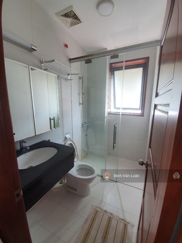 350m2, mt 12m, nở hậu nhẹ, giá 350 tỷ, mặt đường vip