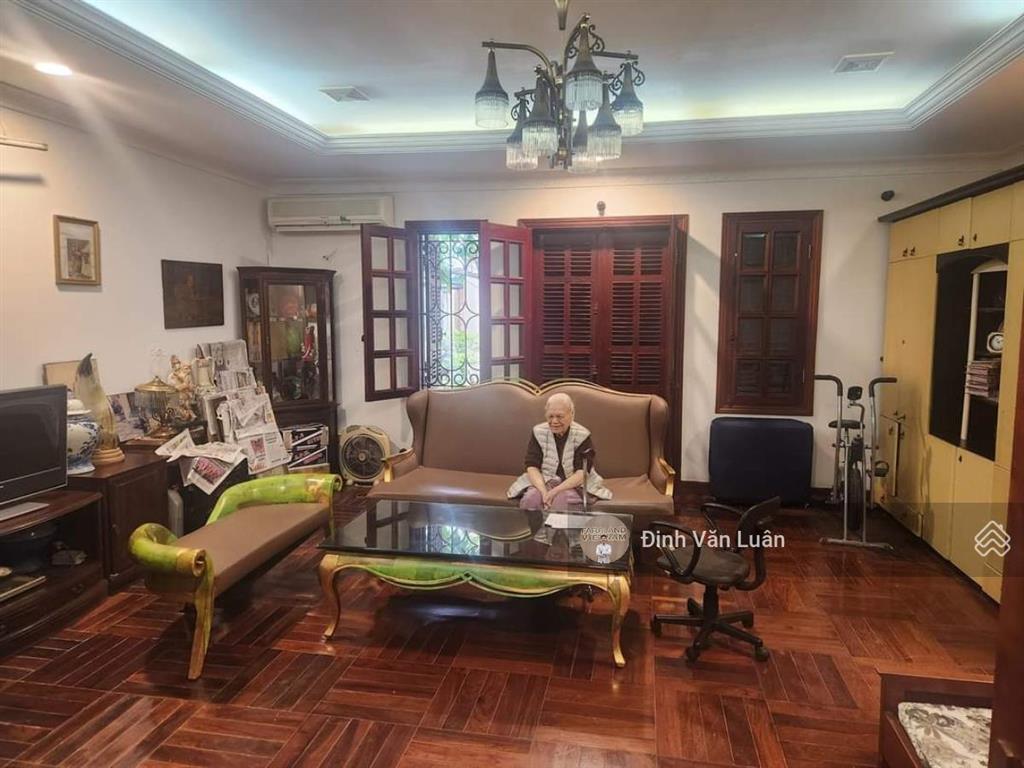 Lô góc! 163.2m2, mt 8.5m, đường 2 ô tô tránh + vỉa hè, 5 tầng, giá 78 tỷ