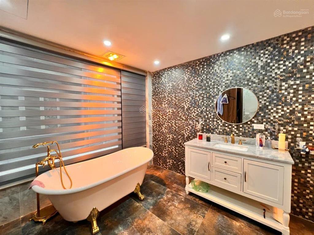 8.7 tỷ sở hữu căn nhà đường 2 ô tô, 35.1m2, mt 4m, kinh doanh, buôn bán