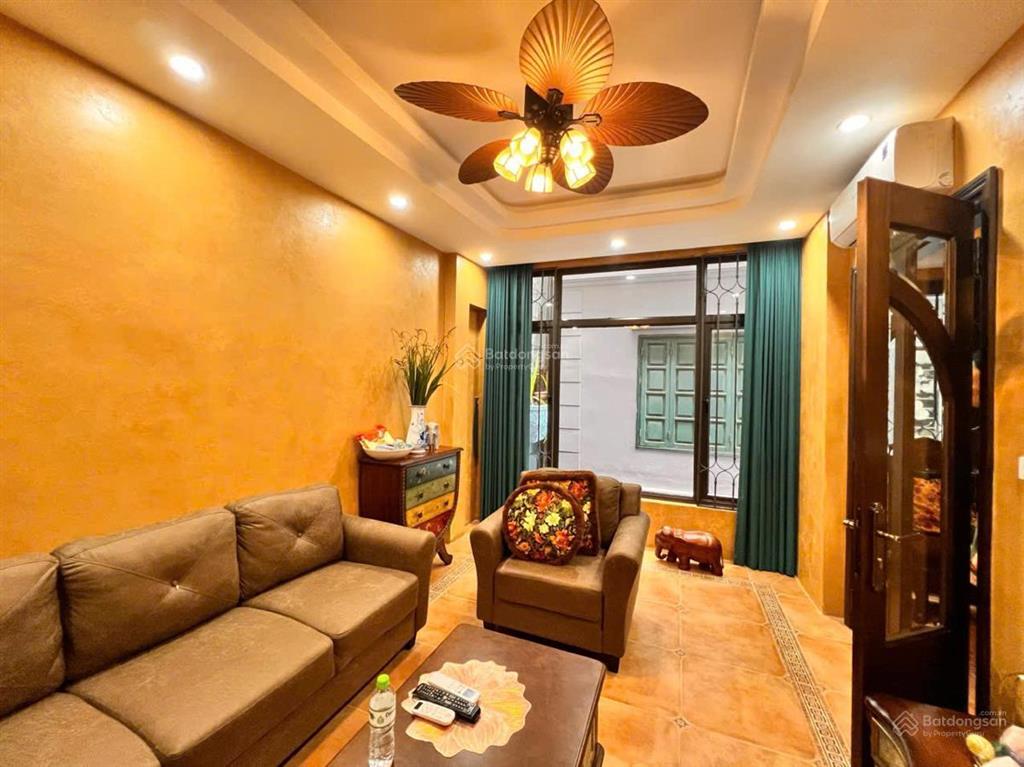 8.7 tỷ sở hữu căn nhà đường 2 ô tô, 35.1m2, mt 4m, kinh doanh, buôn bán