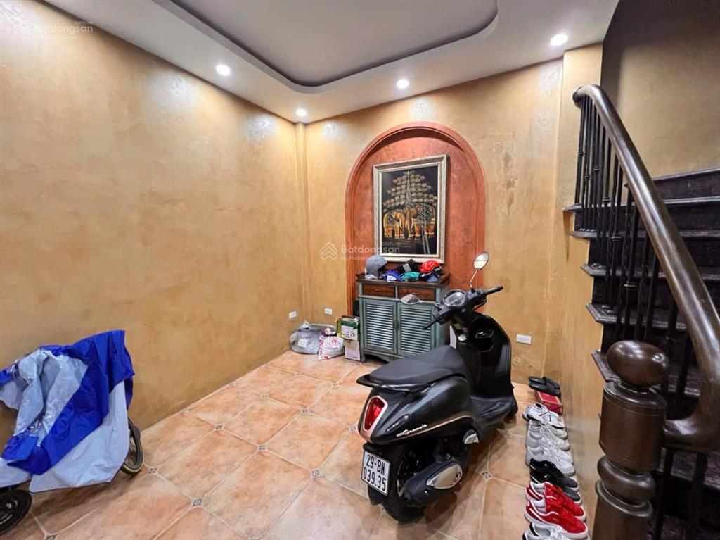 8.7 tỷ sở hữu căn nhà đường 2 ô tô, 35.1m2, mt 4m, kinh doanh, buôn bán
