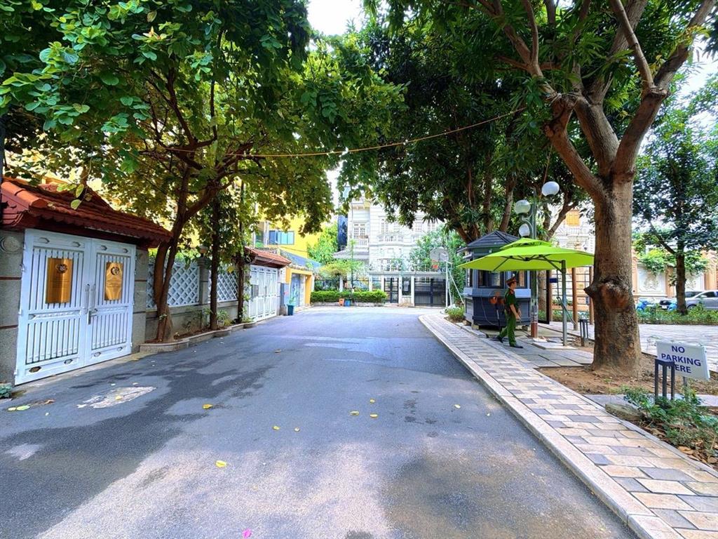 Btvđ không lỗi phong thuỷ, mt 13m, 195m2, 5 tầng full gỗ cao cấp