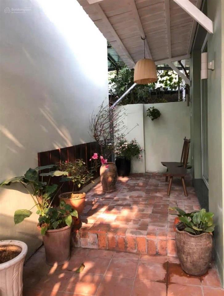 Nguyên căn sát hồ tây, 100m2, 10 tr/tháng, vào ở ngay