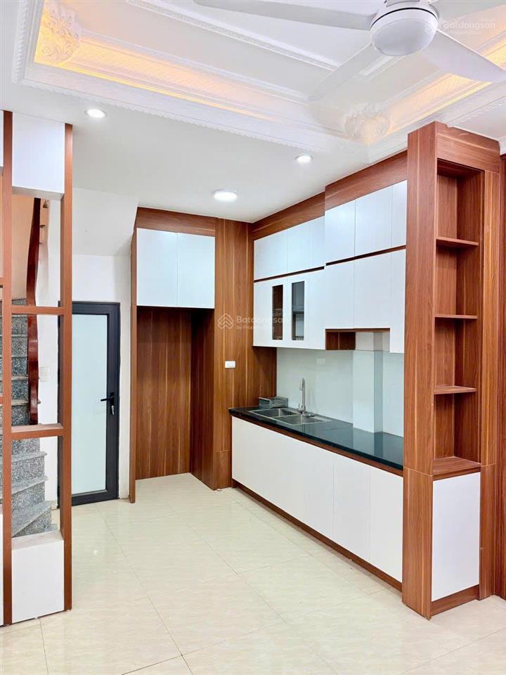 Nguyên căn 30m2 x 5t, 10m ra ô tô, mt 3.5m, nhà mới tinh, chỉ 10 tr/tháng