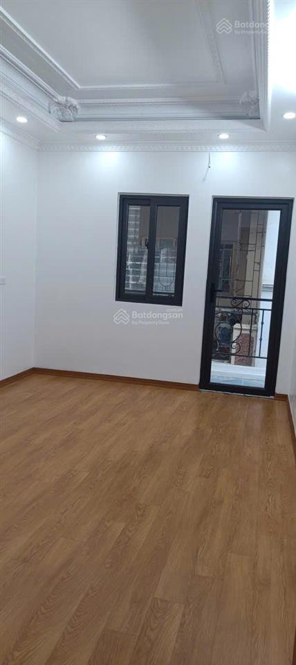 Nguyên căn 30m2 x 5t, 10m ra ô tô, mt 3.5m, nhà mới tinh, chỉ 10 tr/tháng