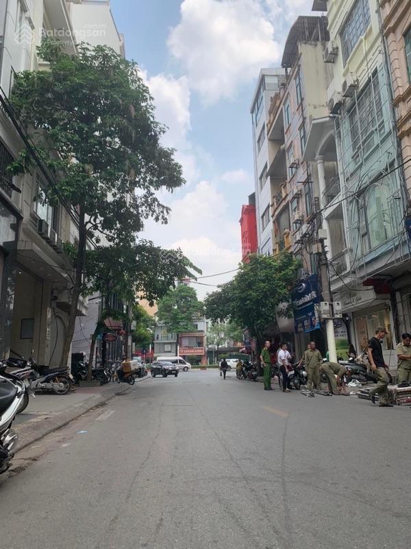 Mbkd tầng 1, 20m2, 12 tr/tháng, mặt phố kd sầm uất