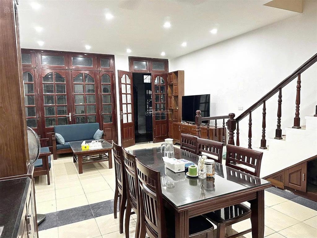 Nhà cực đẹp ở luôn, gần phố, 45m2 x 4t, giá 12.5 tr/tháng