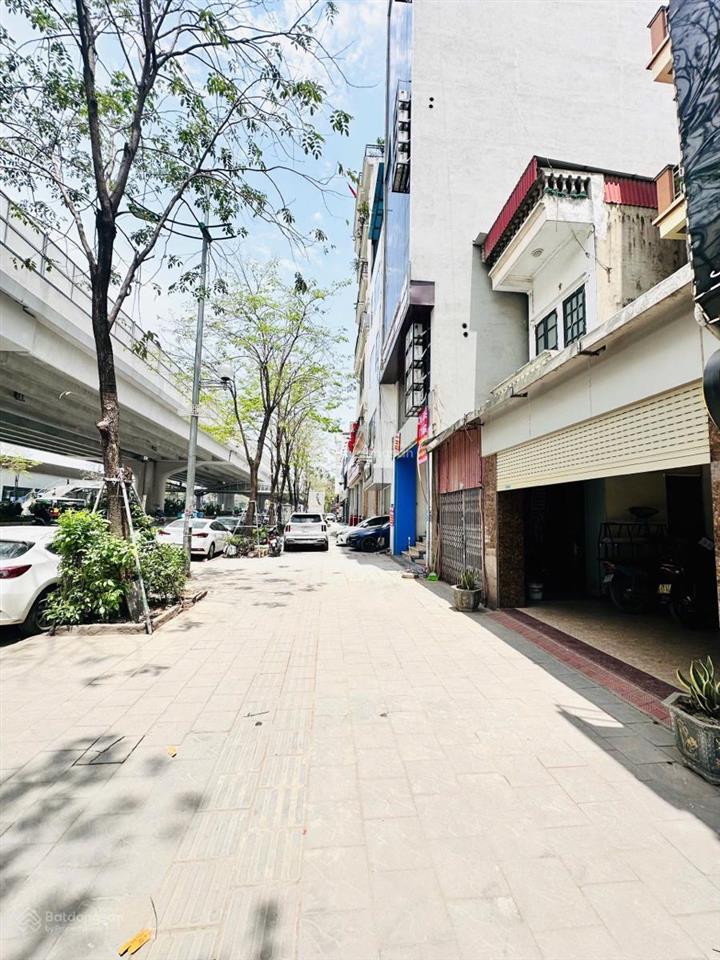 Nhà mp phạm văn đồng 12 tr/tháng  60m2, mt 5m