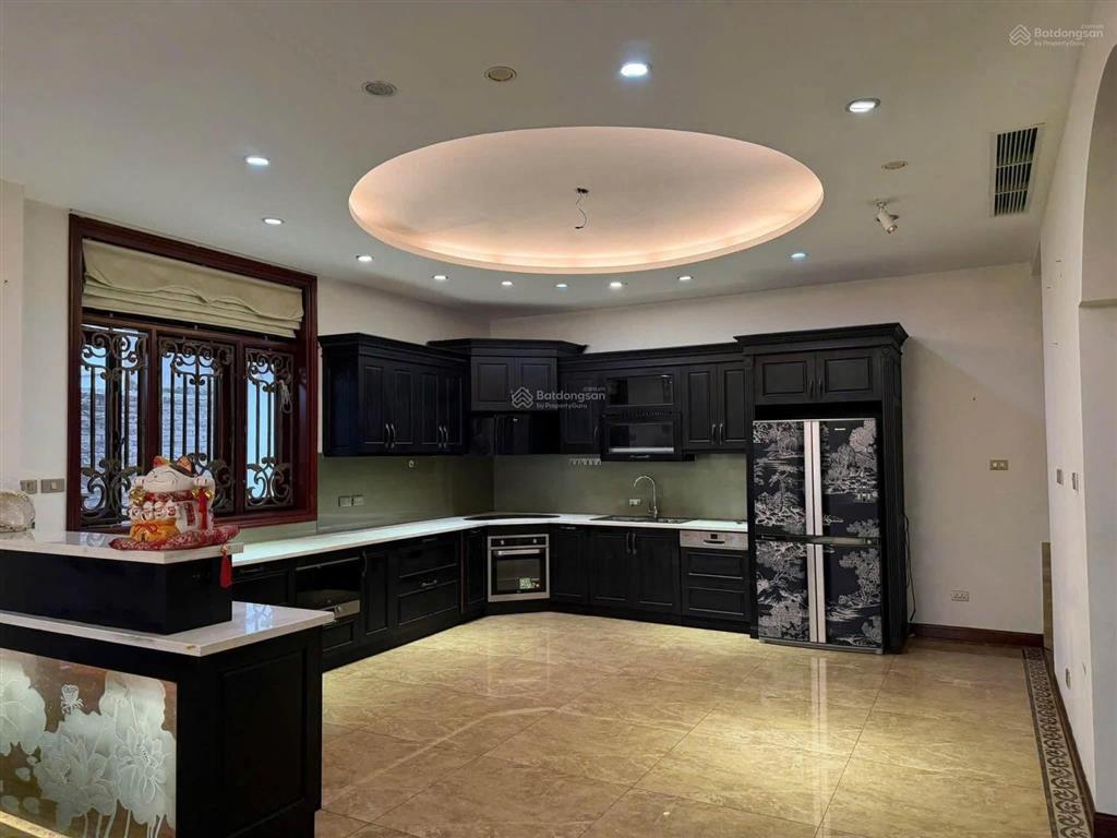 1 hầm 4 nổi, 150m2, mt 9m, đường 2 ô tô, giá 45 tr/tháng