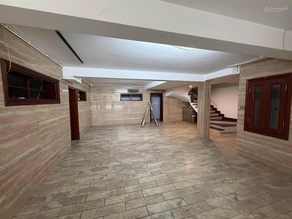 1 hầm 4 nổi, 150m2, mt 9m, đường 2 ô tô, giá 45 tr/tháng