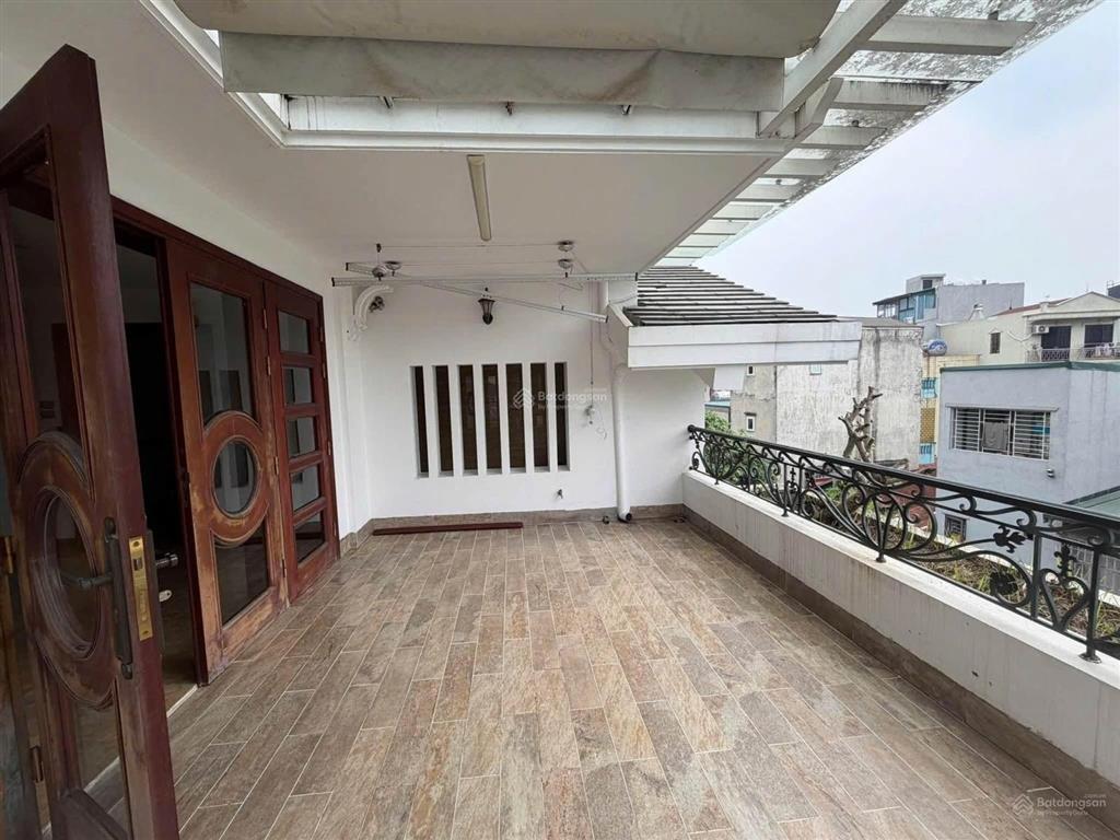 1 hầm 4 nổi, 150m2, mt 9m, đường 2 ô tô, giá 45 tr/tháng