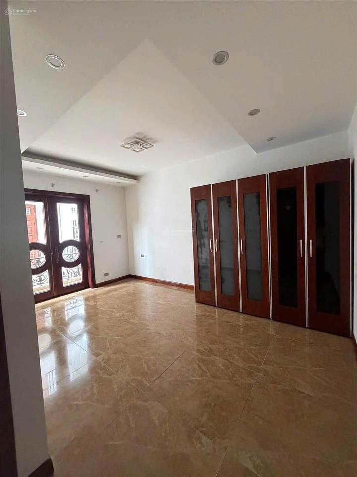 1 hầm 4 nổi, 150m2, mt 9m, đường 2 ô tô, giá 45 tr/tháng