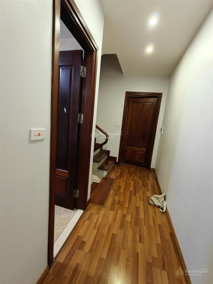 Đường 2 ô tô tránh, rất phù hợp làm vp, phòng khám,... 50m2 x 5t, mt 5m, giá 35 tr/tháng
