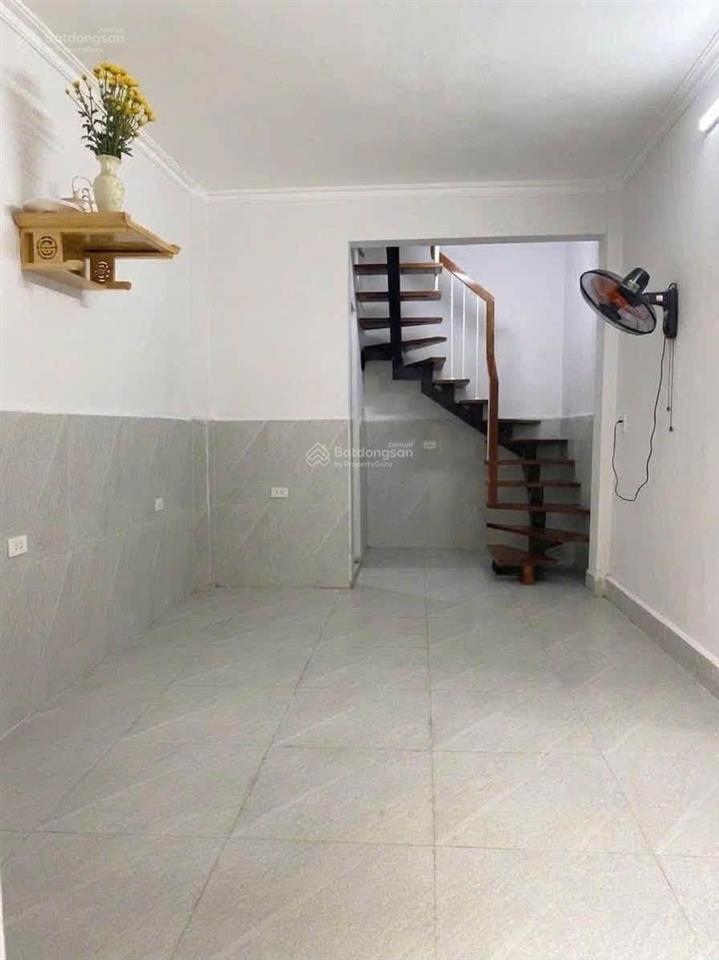 Sát đường ô tô, 2 thoáng, 22m2 x 3t, 2 ngủ đẹp, giá 8.5 tr/tháng