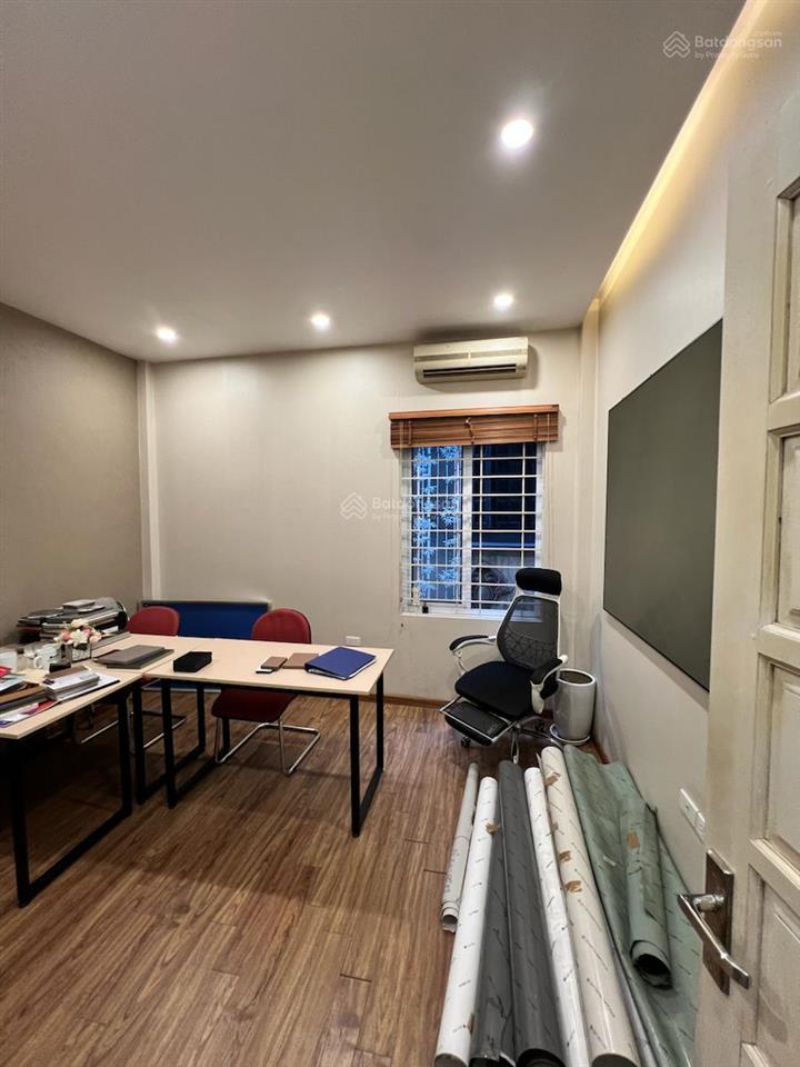Ô tô tải đỗ cửa bốc xếp hàng, 40m2 x 5t thông sàn, giá 18 tr/tháng