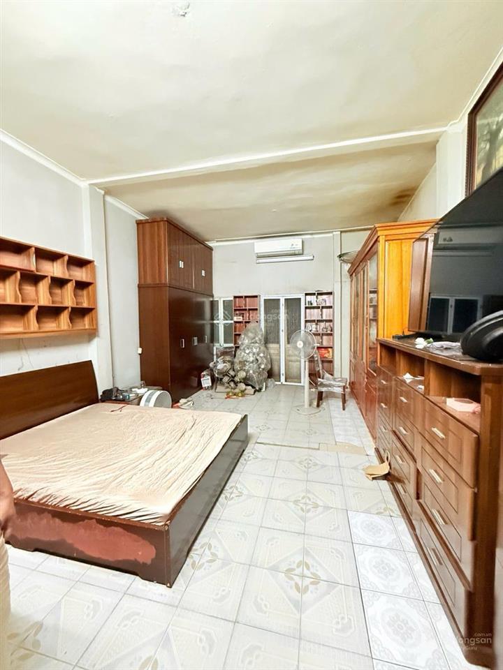 Mt quyền lực 4.5m, 30m2, mp kinh doanh sầm uất, vỉa hè 2m, giá 16 tr/tháng