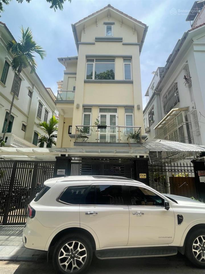 Đường 10m, khu yên tĩnh, thích hợp làm vp, trung tâm tiếng, 77m2 x 5t, mt 5.6m, 35 tr/tháng