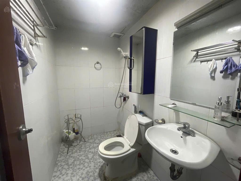 2 ngủ (hoặc 1 ngủ 1 khách), 64m2 full đồ, 1 bếp, 1 vs, 5 tr/tháng