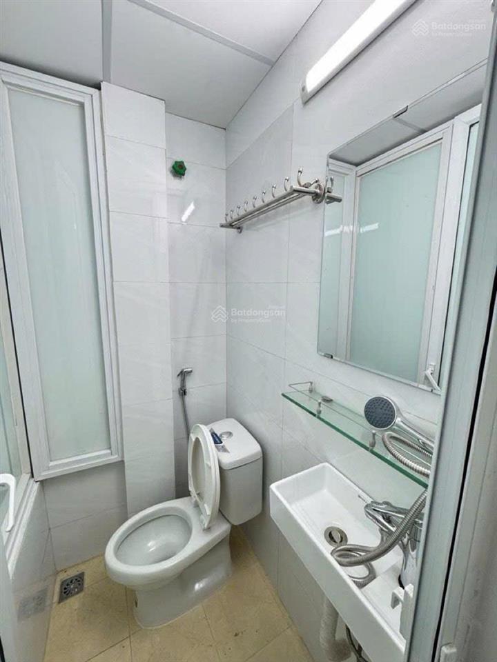 2 ngủ, 1 bếp, 1 vs, 1 chỗ để xe, 3 tr/tháng