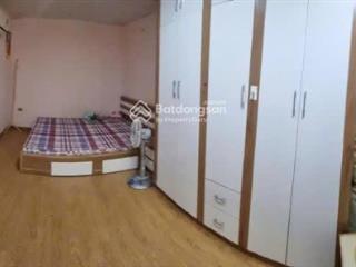 2 ngủ (hoặc 1 ngủ 1 khách), 64m2 full đồ, 1 bếp, 1 vs, 5 tr/tháng