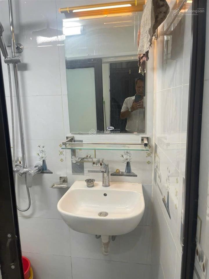 2 ngủ, 1 bếp, 1 vs, 1 chỗ để xe, 3 tr/tháng