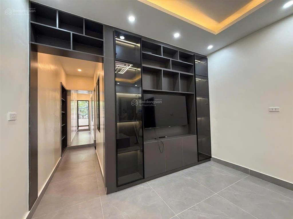 2 ngủ (hoặc 1 ngủ 1 khách), 62m2 full đồ, 1 bếp, 1 vs, 5 tr/tháng