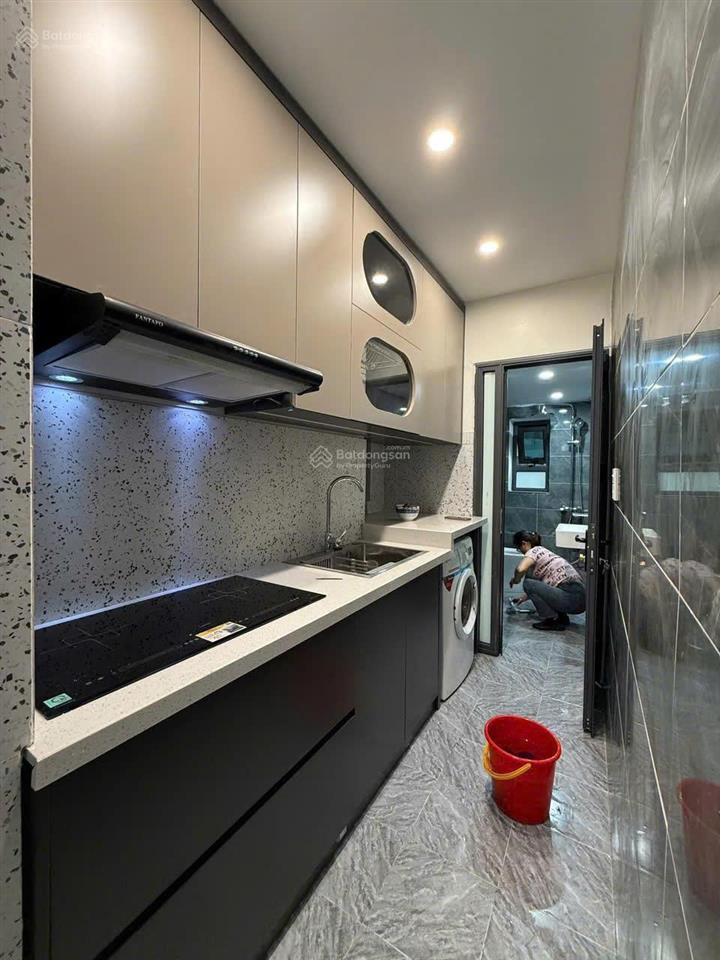 2 ngủ (hoặc 1 ngủ 1 khách), 62m2 full đồ, 1 bếp, 1 vs, 5 tr/tháng